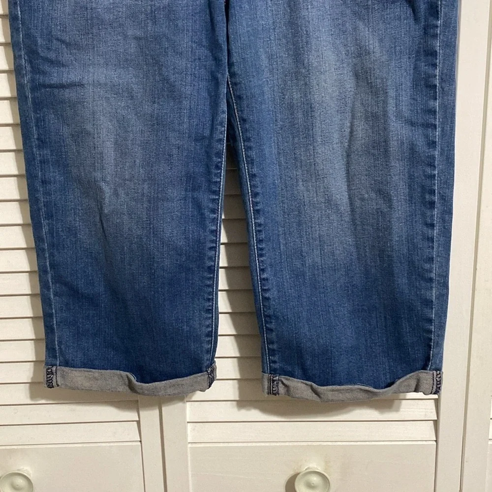 Levi's Cropped Jeans - Picture 3 of 10